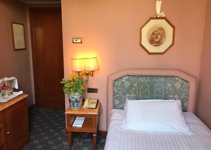 Mecenate Palace 4*