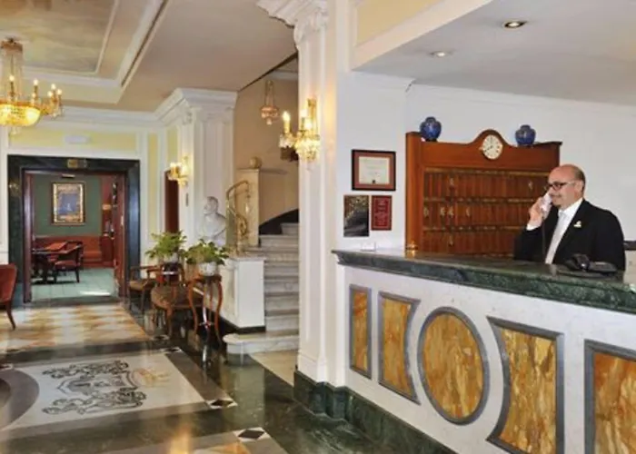 Mecenate Palace 4*