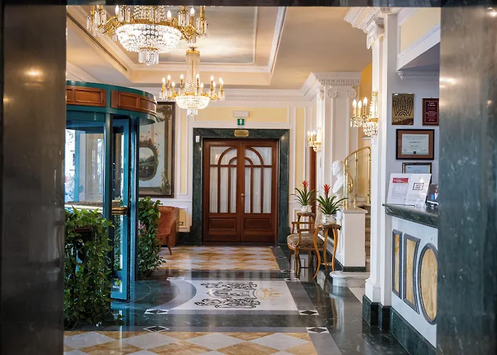 Mecenate Palace 4*